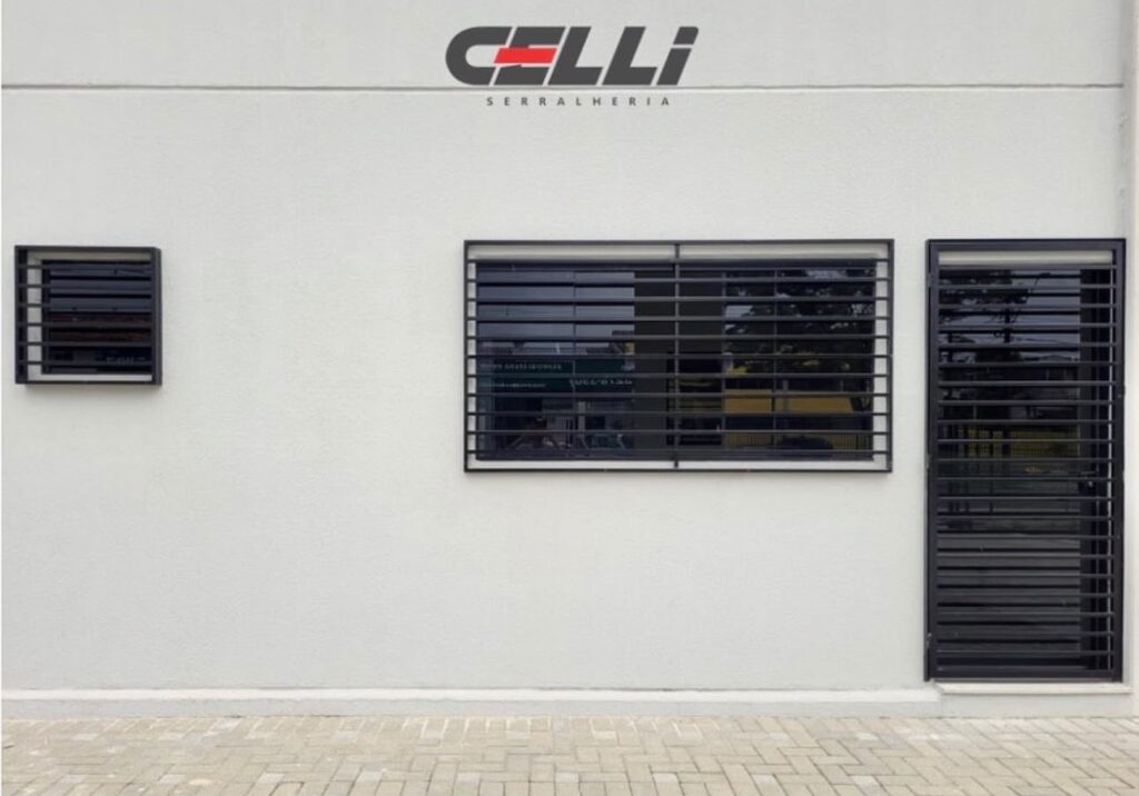 Grades de proteção modelo brise em metalon com barras horizontais